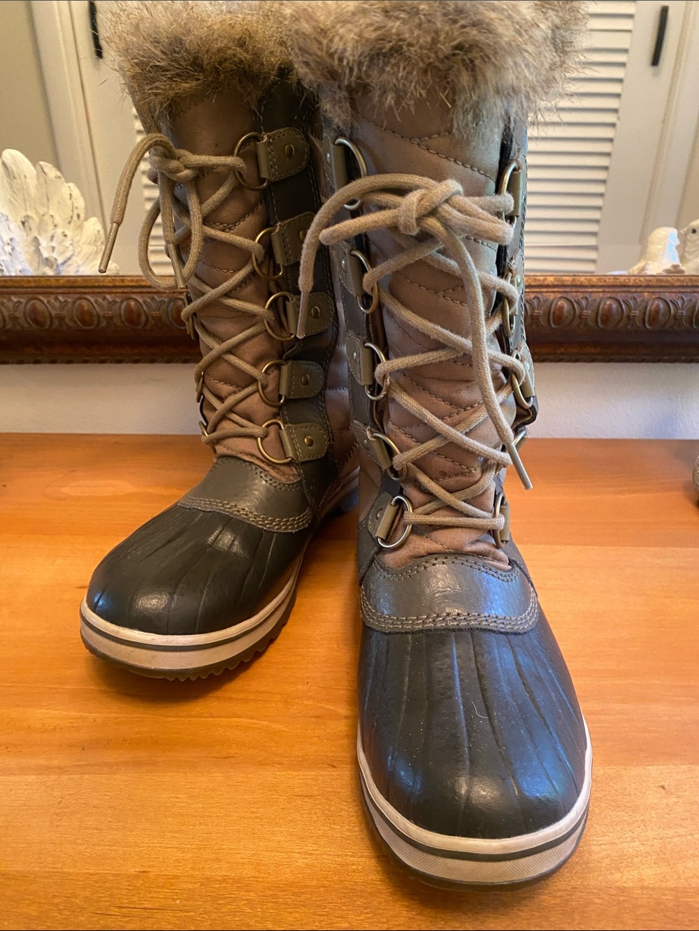 Sorel Women's Tan and Dark Olive Lace-Up Fur-Trim Winter Boots